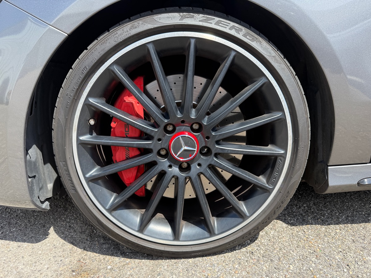 Mercedes-Benz A 45 AMG 4MATIC 2.0L 381cv 7G-DCT, Échappement performance, Suspension pilotée