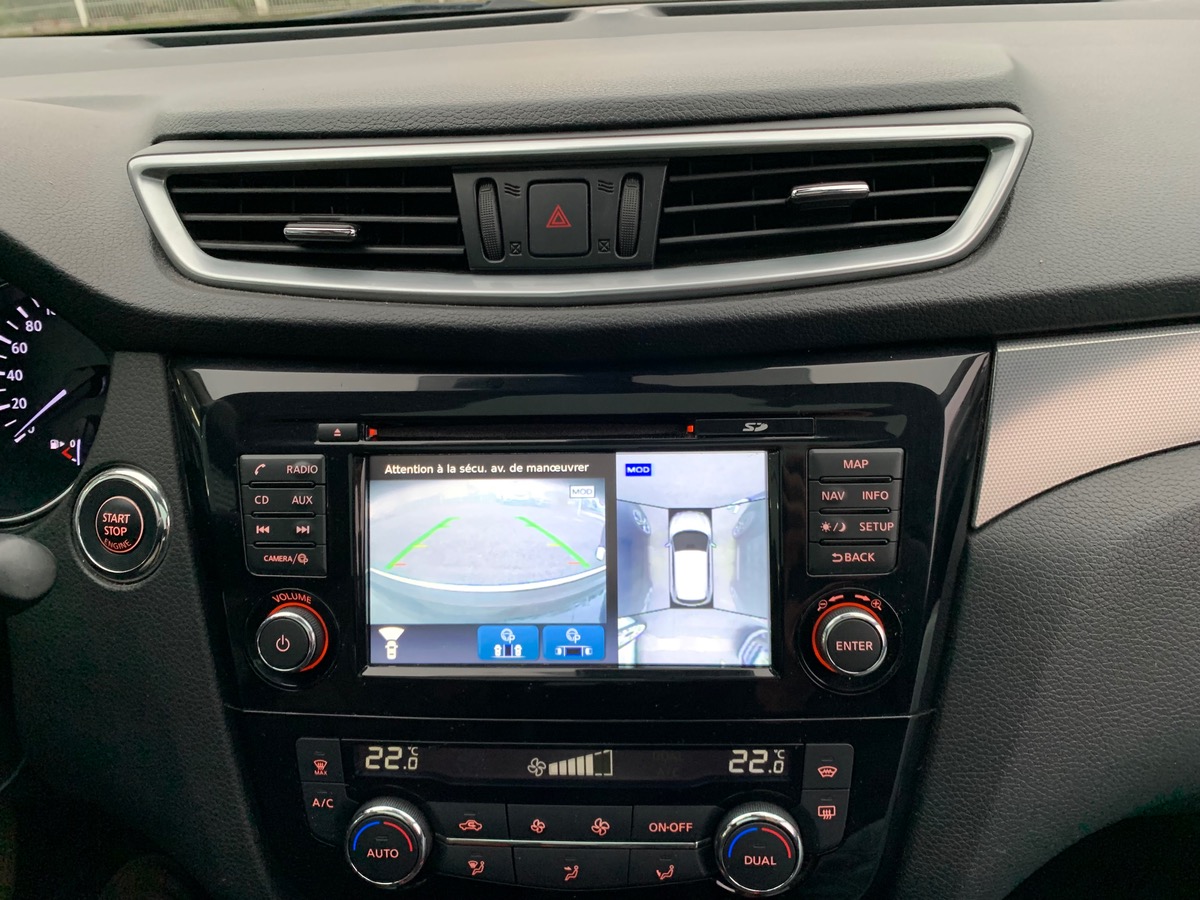 Nissan Qashqai 130 ch | Tekna | Toit Panoramique | Caméra 360° | GPS | Attelage | Barres de Toit