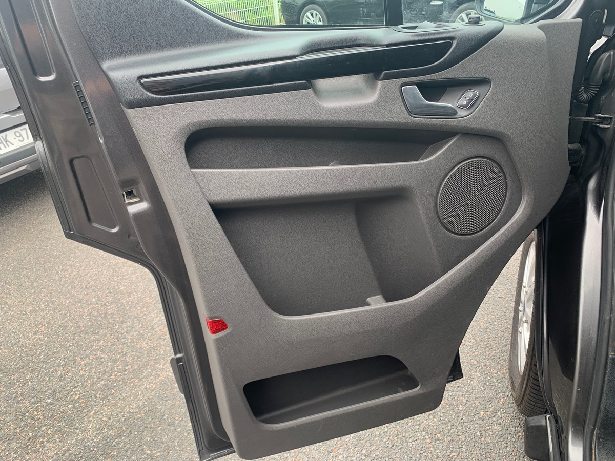 Ford TRANSIT CUSTOM 130 ch | L1H1 Trend Business | 3 Places | Caméra recul | Attelage | Roue secours