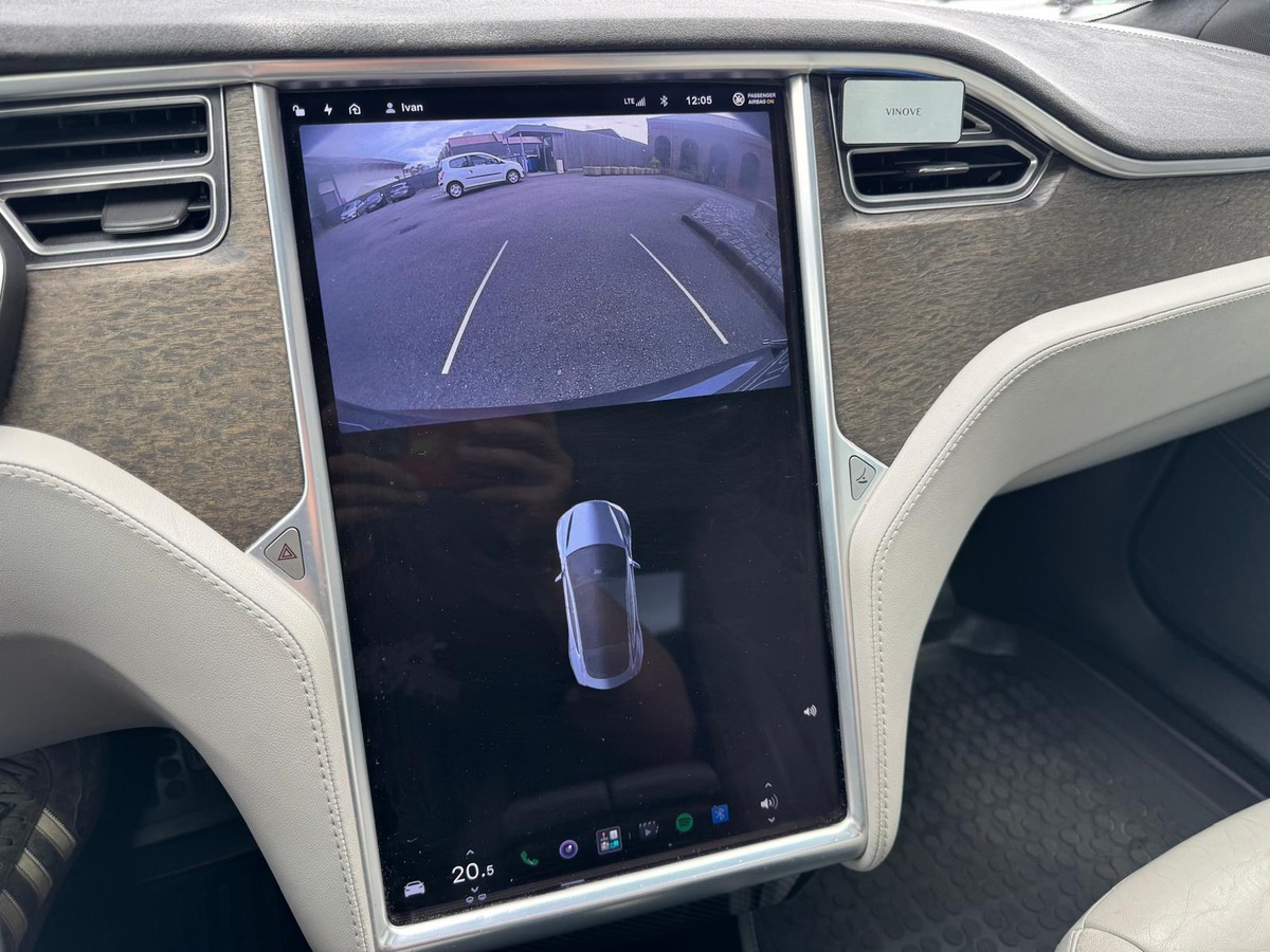 Tesla Model S 85 367CV 7 places - Recharge gratuite à vie