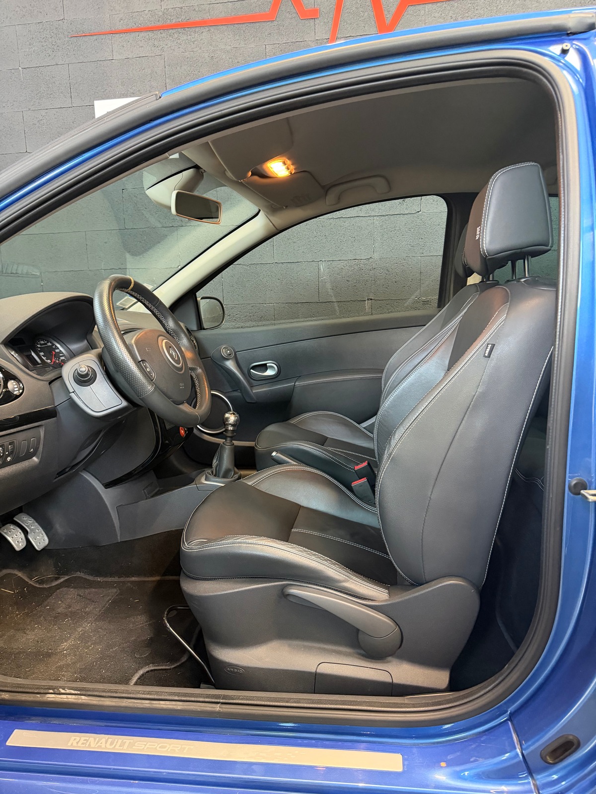 RENAULT Clio III RS LIGNE AKRAPOVIC