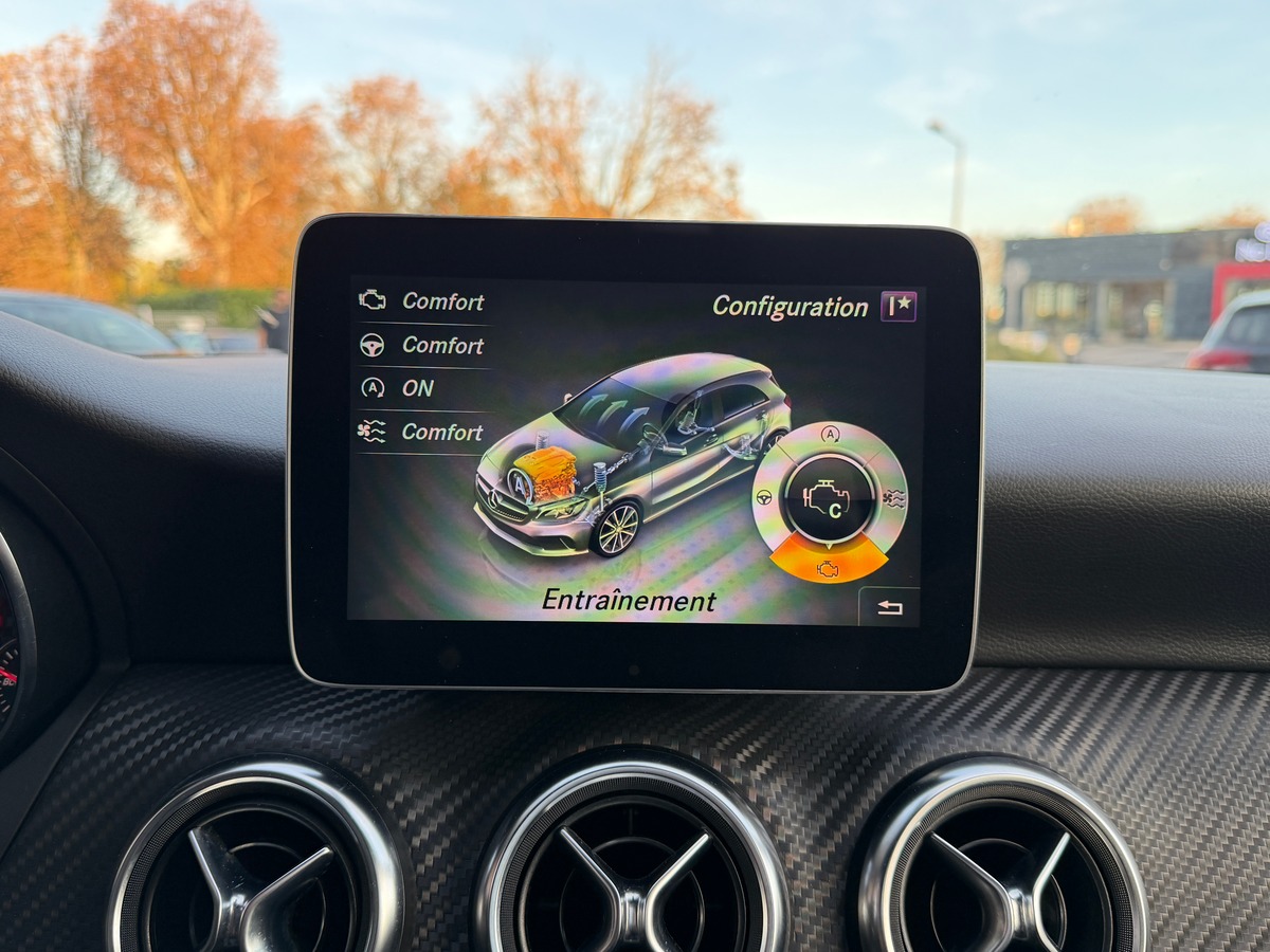 Mercedes-Benz Classe A 180 d Pack AMG Fascination 1.5 d 7G-DCT 110 cv