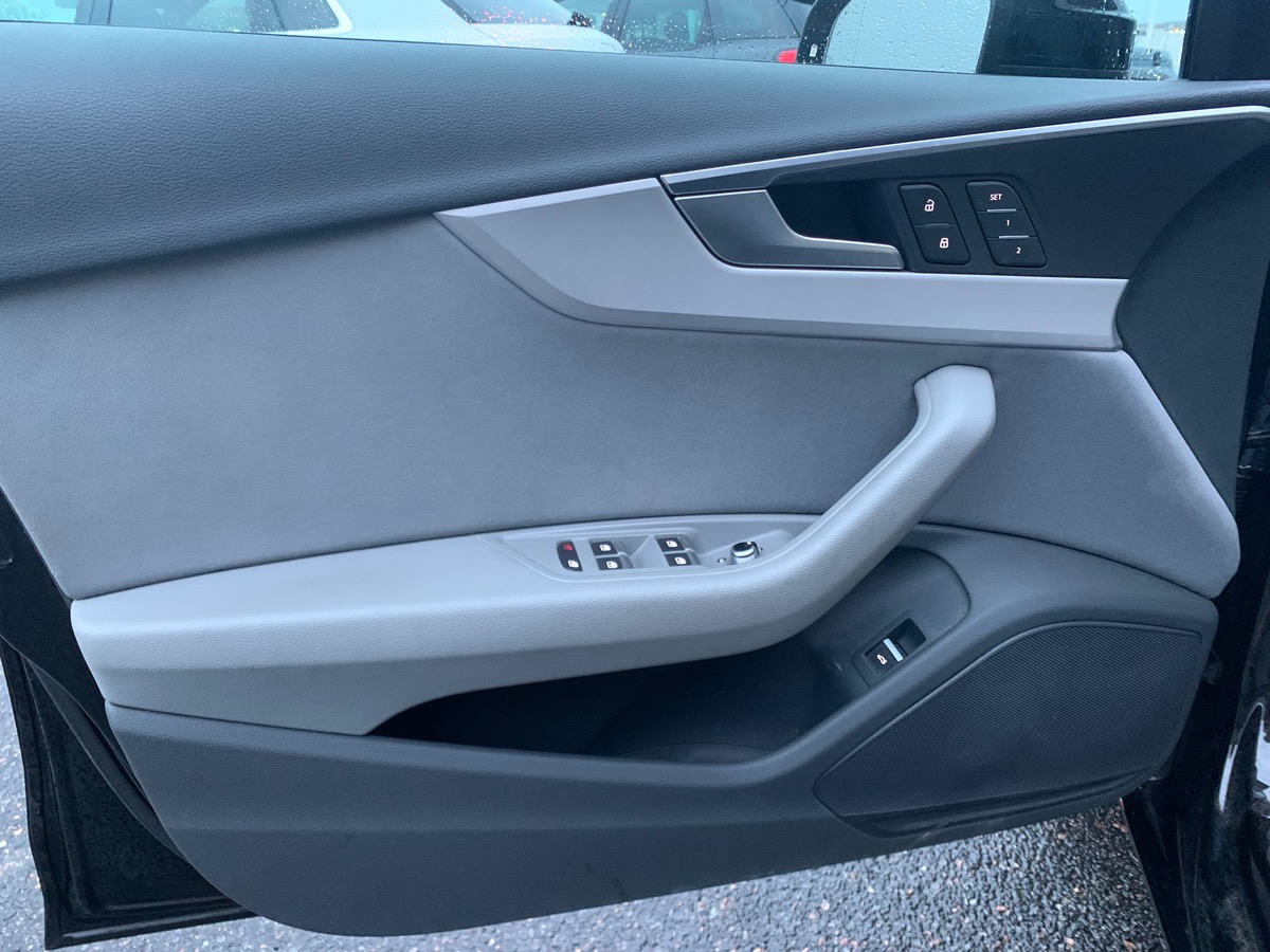 Audi A4 Avant 150 ch | Caméra 360° | Virtual cockpit |  Attelage amovible | Sièges chauffants