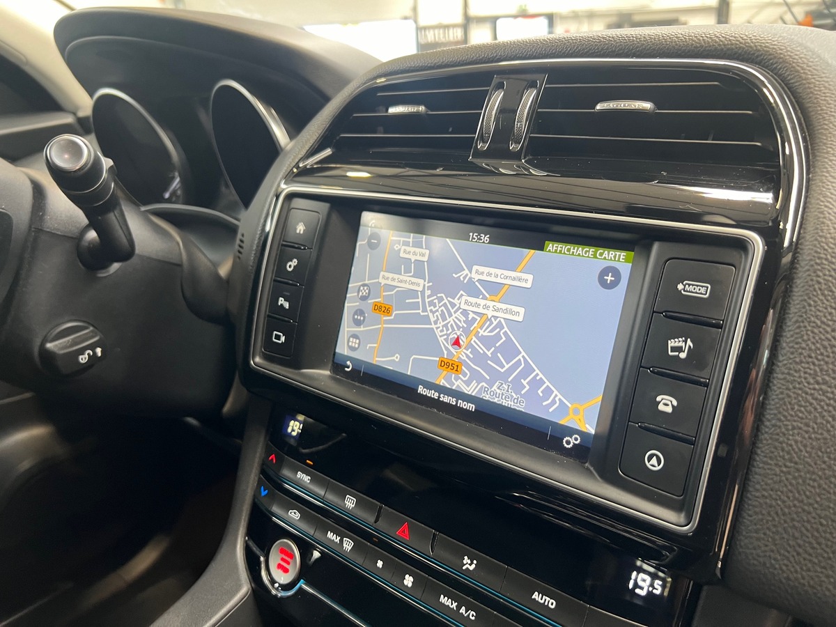 Jaguar F-Pace AWD 2.0 D 180 ch R-SPORT BVA8