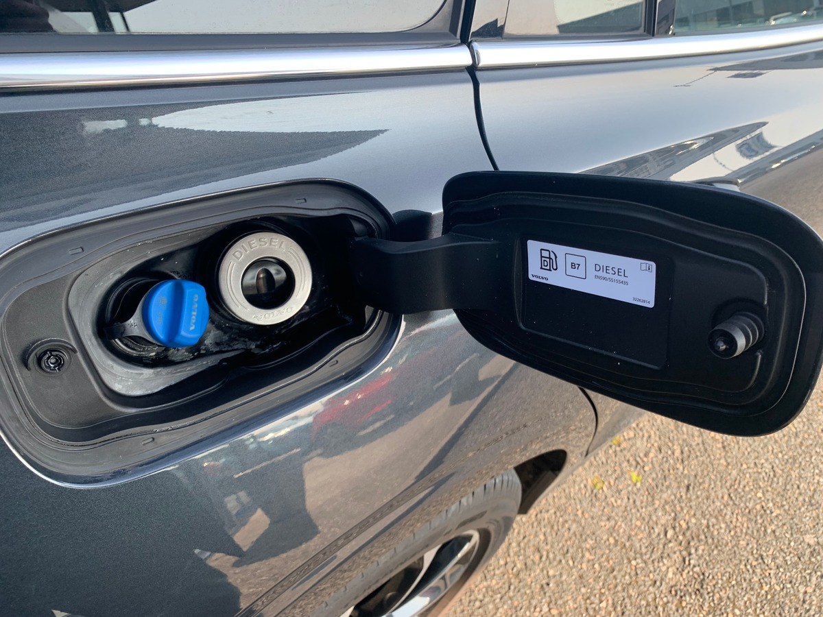 Volvo V60 150 ch | Momentum business | Caméra de recul | Avertisseur Angles Morts | Apple car Play