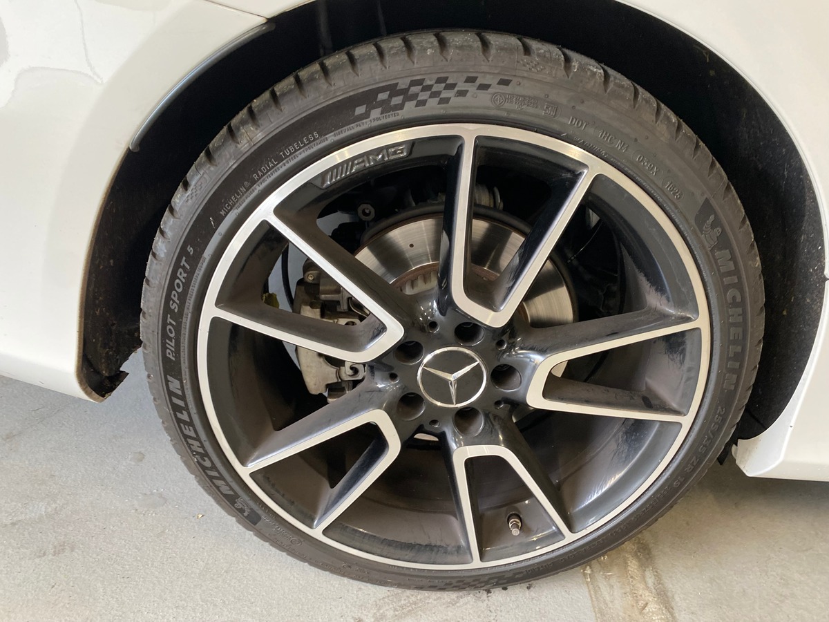 Mercedes Benz Classe C 220 cdi AMG Line / Toit Panoramique Ouvrant / Cock Pit / Led d Ambiance