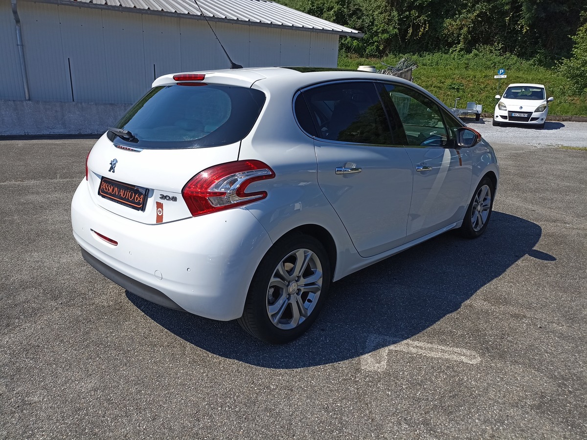 Peugeot 208 1.6 HDI 115 ROLLAND GARROS