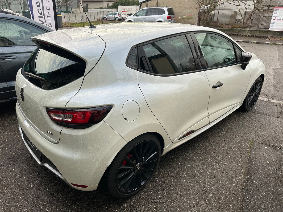RENAULT Clio RS Trophy 220 ch