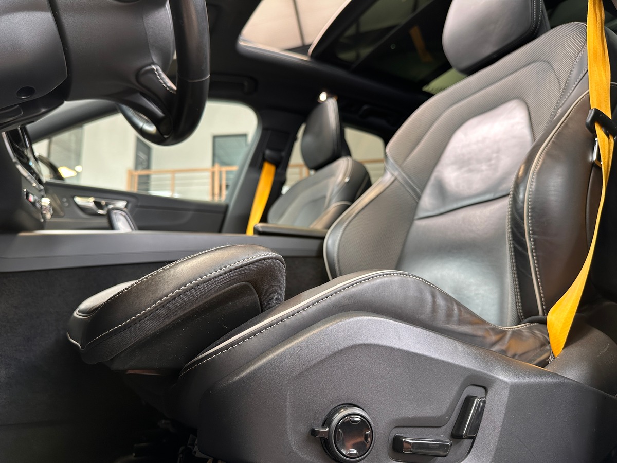 Volvo XC60 T8 AWD 318 + 87 POLESTAR Engineered Geartronic / ATTELAGE / HARMAN KARDON