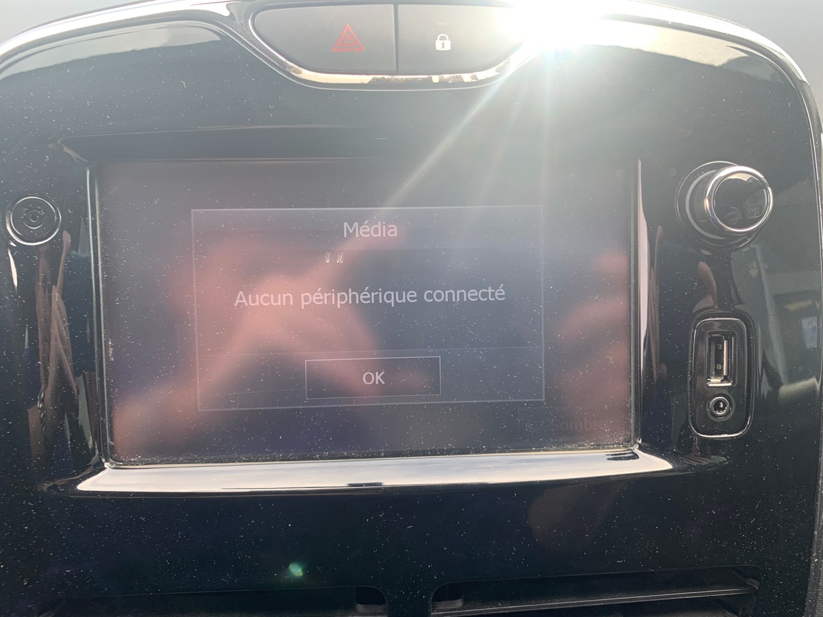 RENAULT Clio IV 75 ch | Air Medianav | 2 Places | Régulateur de vitesse | Climatisation | Bluetooth