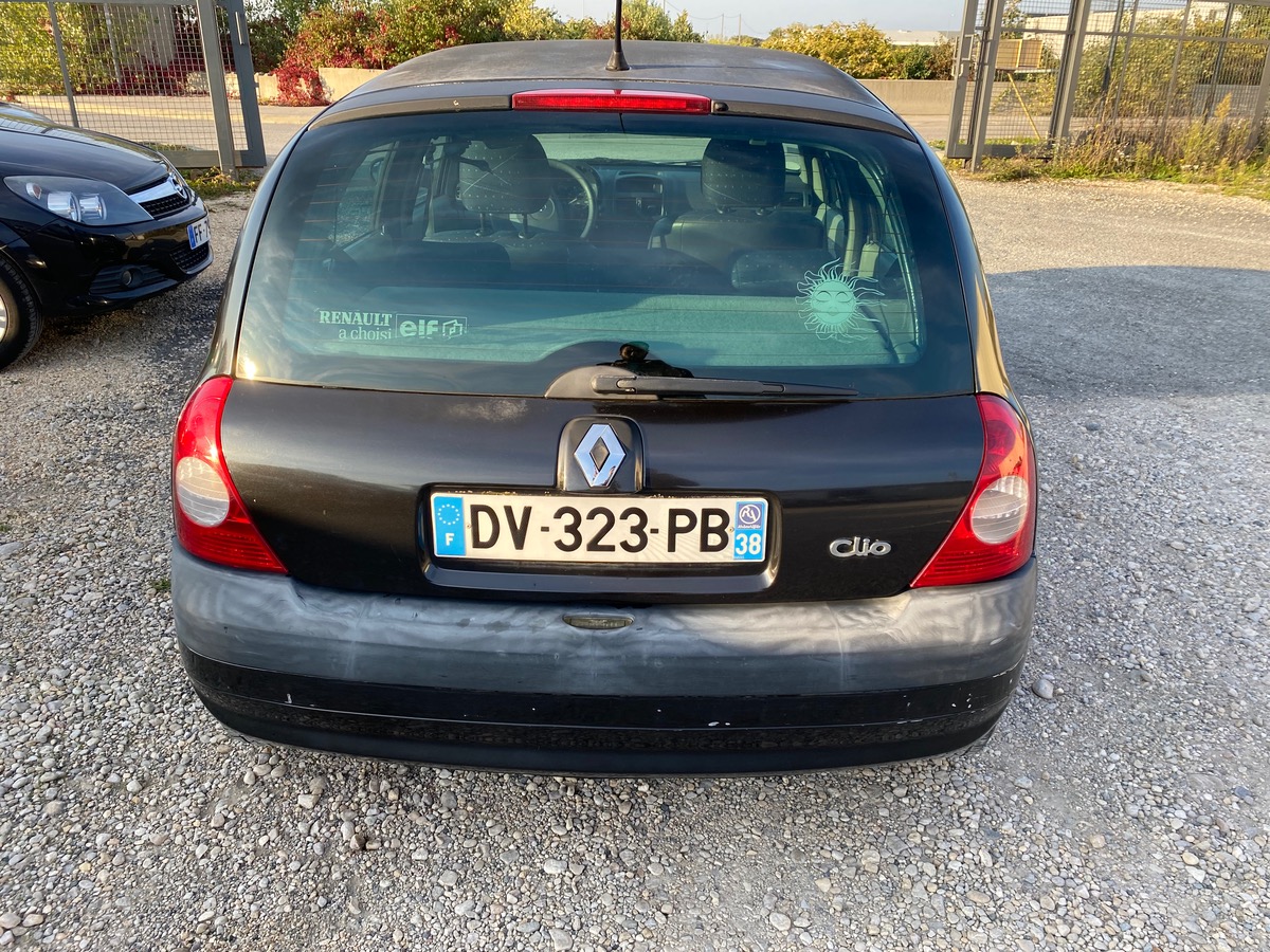 RENAULT Clio II Phase 2 1.4i 100CH DISTRIB NEUVE TRES BONNE ÉTAT