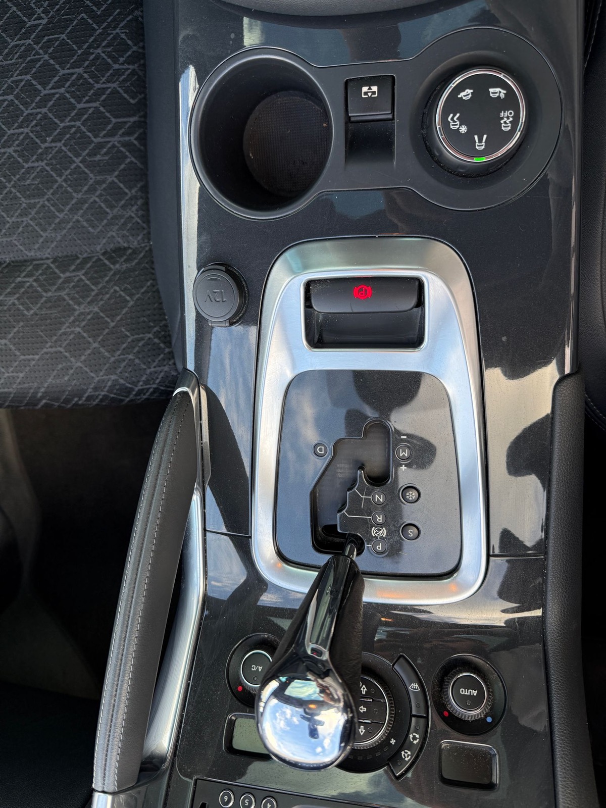Peugeot 3008 1.6 HDI 120 CV allure 1er main S&S EAT6  4XCB 