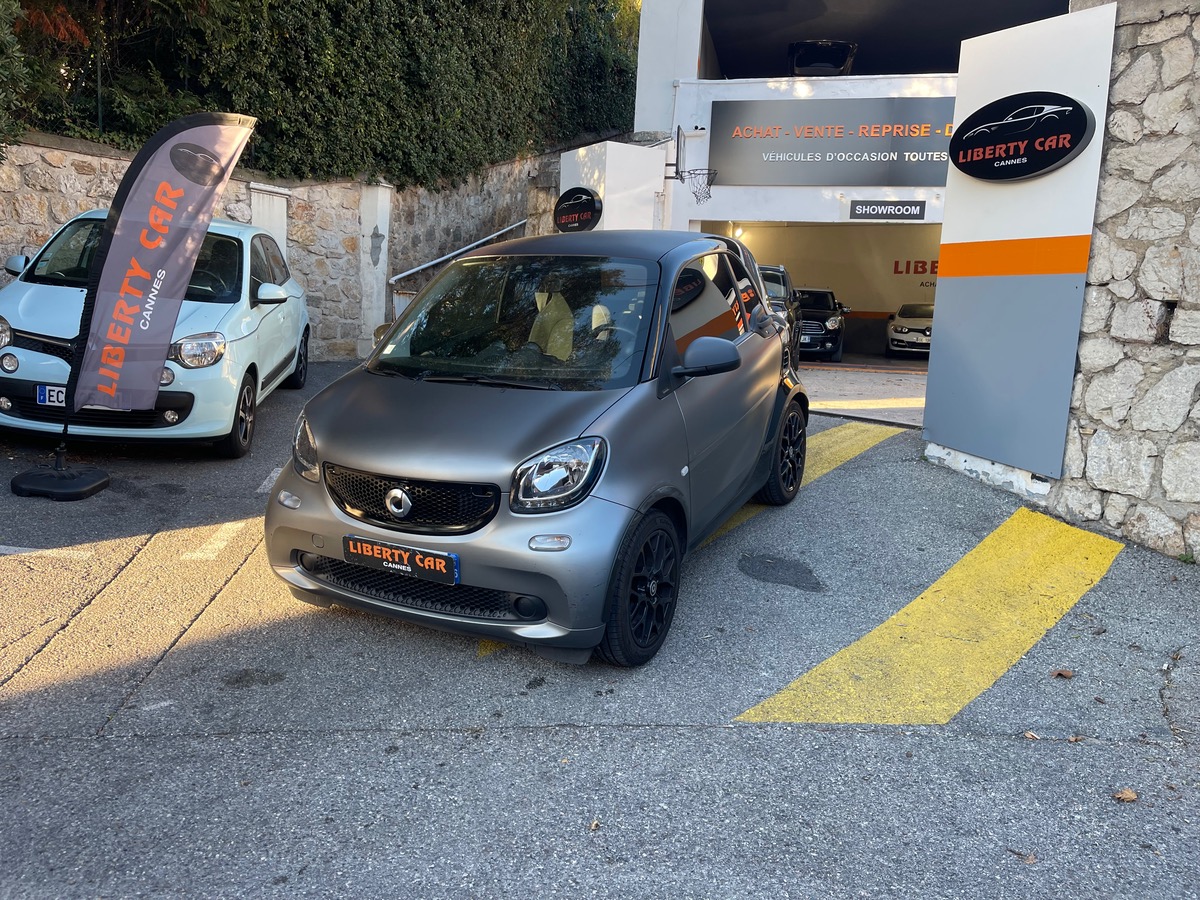 Smart FORTWO 90 CV / GPS / Caméra / Jantes Noires / Gris Mat