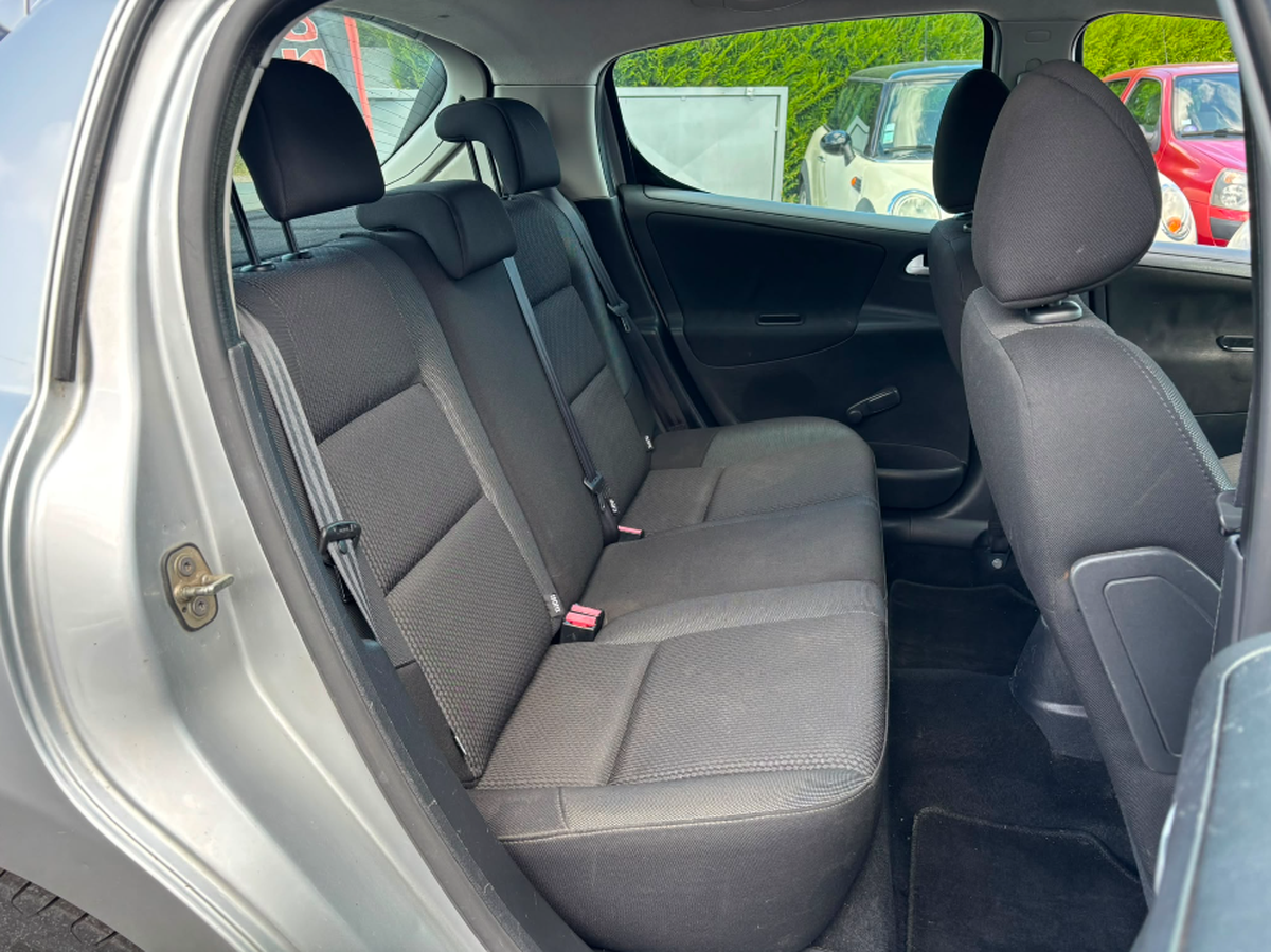 Peugeot 207 1.6 HDI 90 ch 5 portes BVM