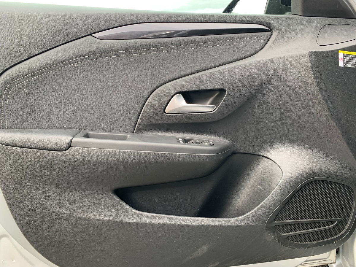 Opel Corsa 100 | Apple car play | Régulateur vitesse | | Reconnaissance des panneaux | Climatisation