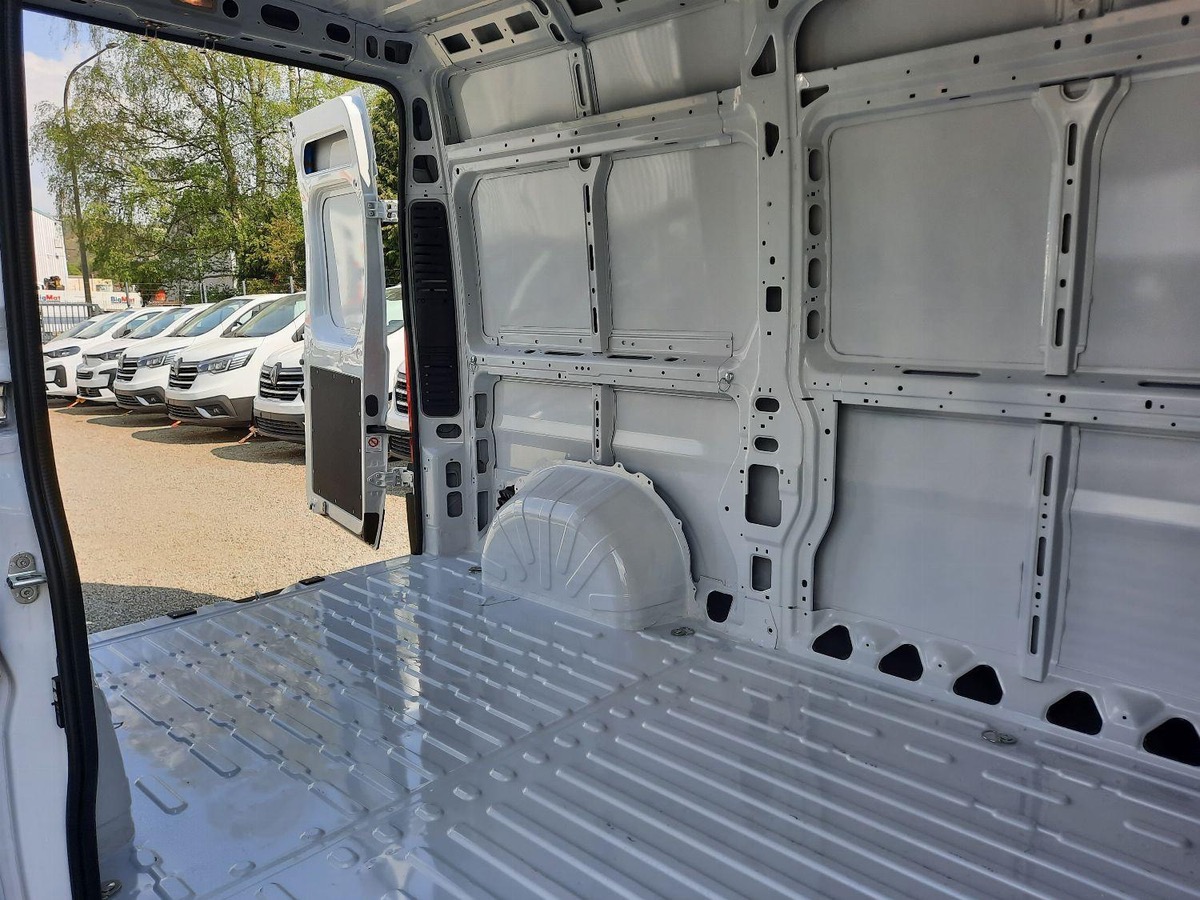 Peugeot Boxer Fg FOURGON 333 L2H2 2.2 BLUEHDI 140CH M6 CONFORT