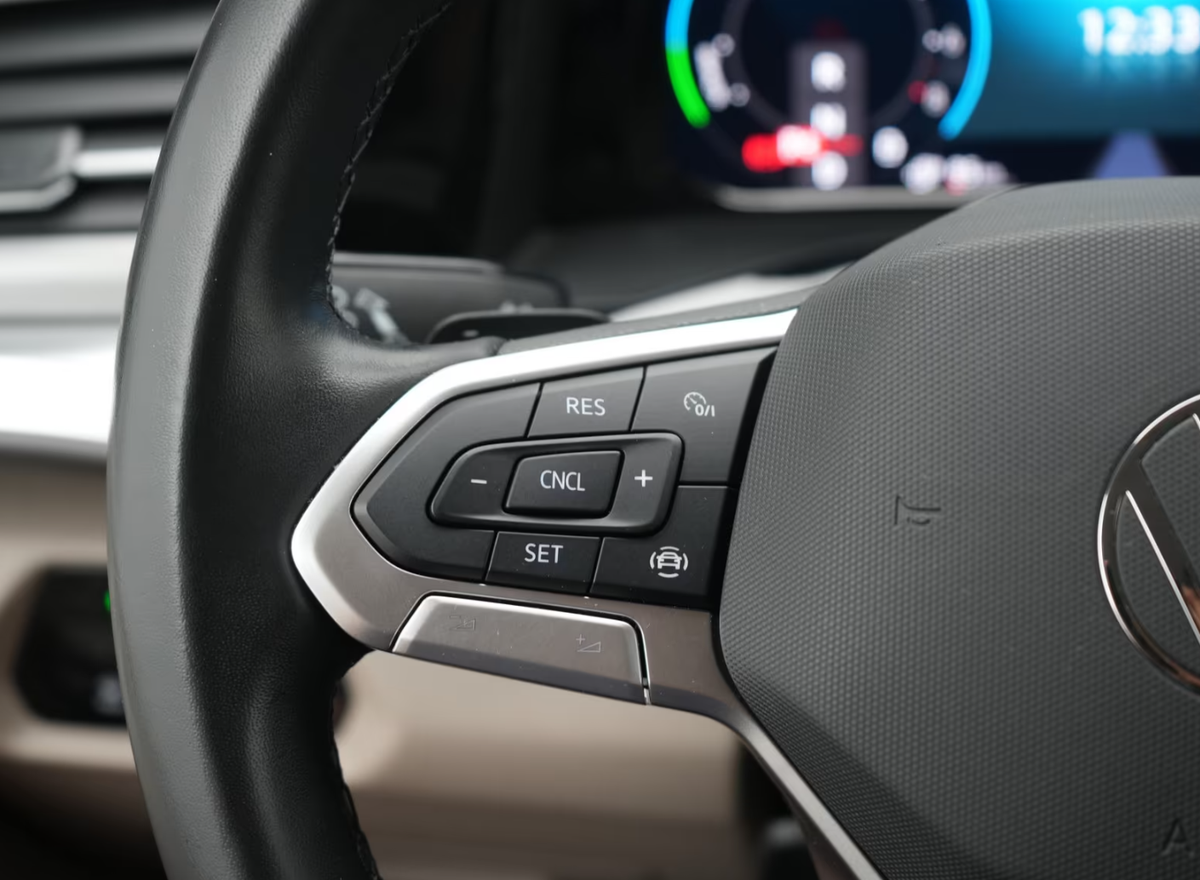 Volkswagen Multivan VII (T7) 1.4 eHybrid 218ch Life Long DSG6/vis à vis/Harman-Kardon/Attelage