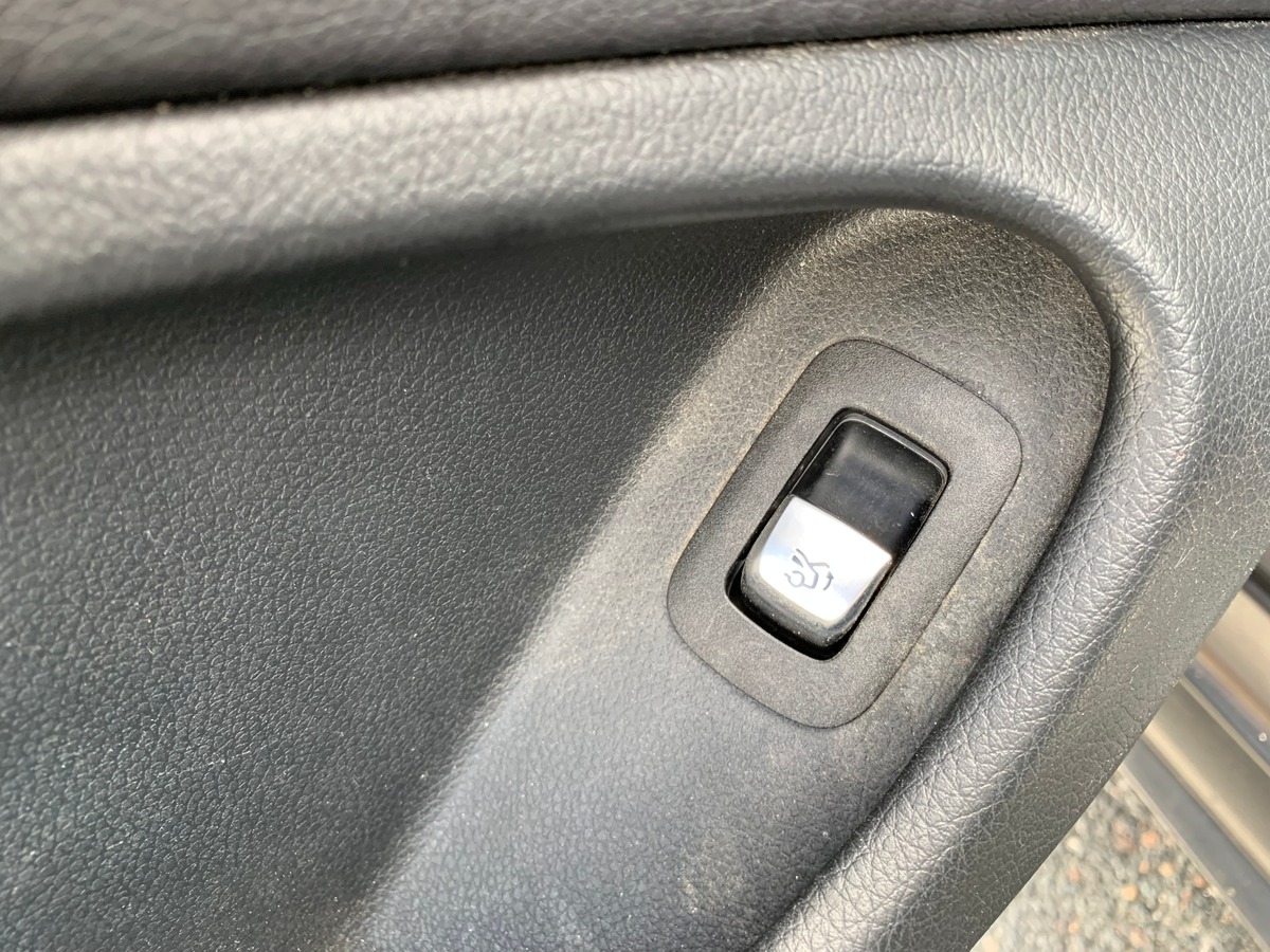 Mercedes-Benz Classe C Cabriolet 194 ch | AMG Line | Siéges électriques chauffants | Caméra de recul