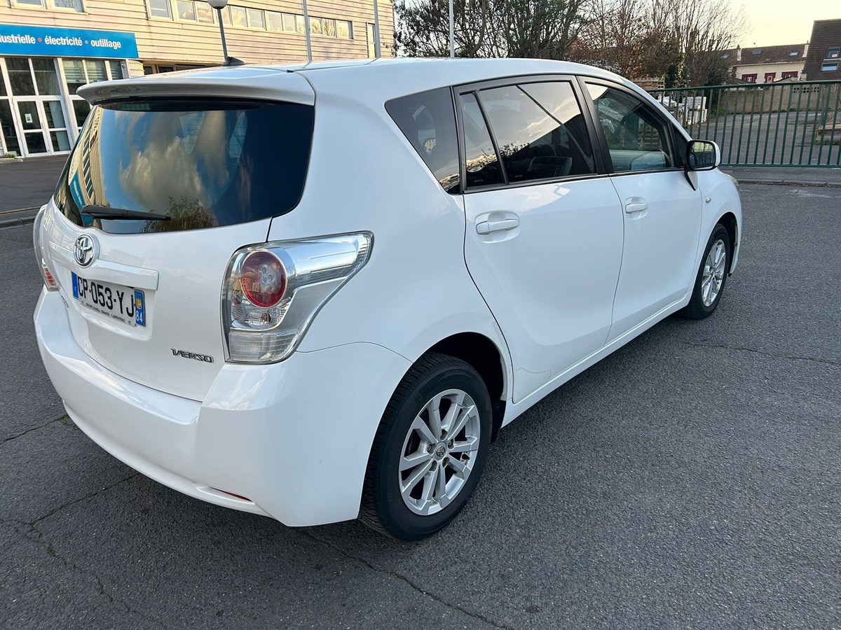 Toyota Verso 2.0 D-4D 128 CV sKyviews 4XCBLues