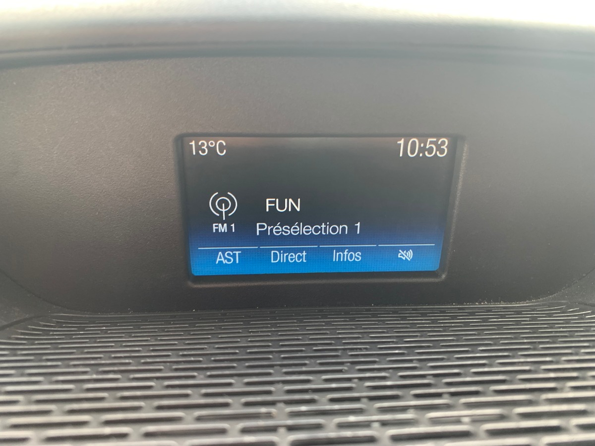 Ford TRANSIT 130 ch | Attelage | Régulateur de vitesse | Bluetooth | Plancher bois et latérale