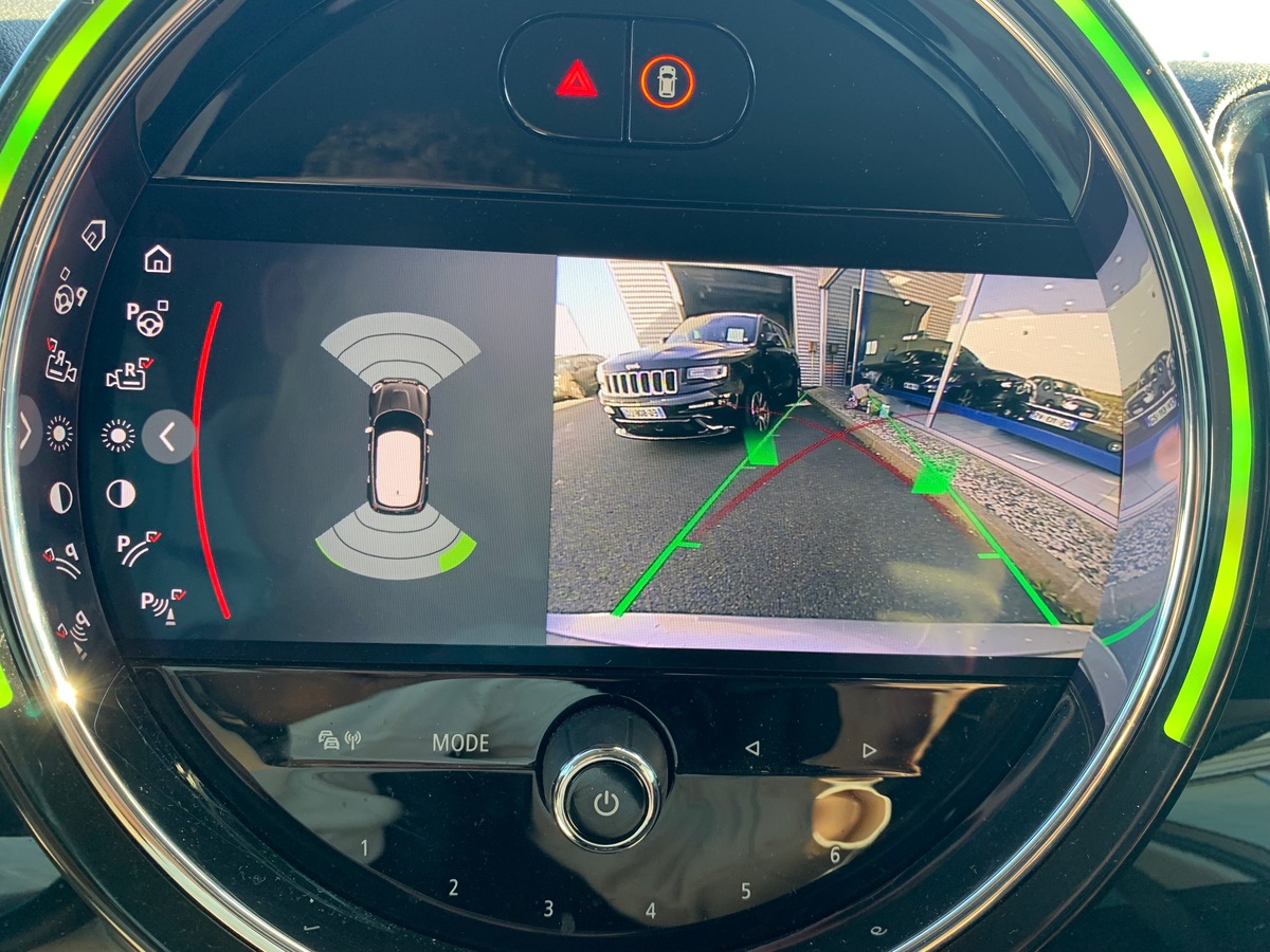 Mini Countryman 136 ch | Cooper Essential | Radars de stationnement avant / arrière | JA 18" design
