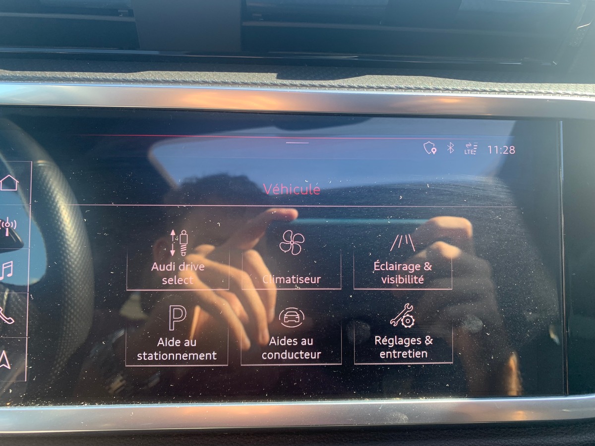 Audi Q3 150 ch | S line | Toit ouvrant | Caméra de recul | Apple car play | Attelage | Régulateur
