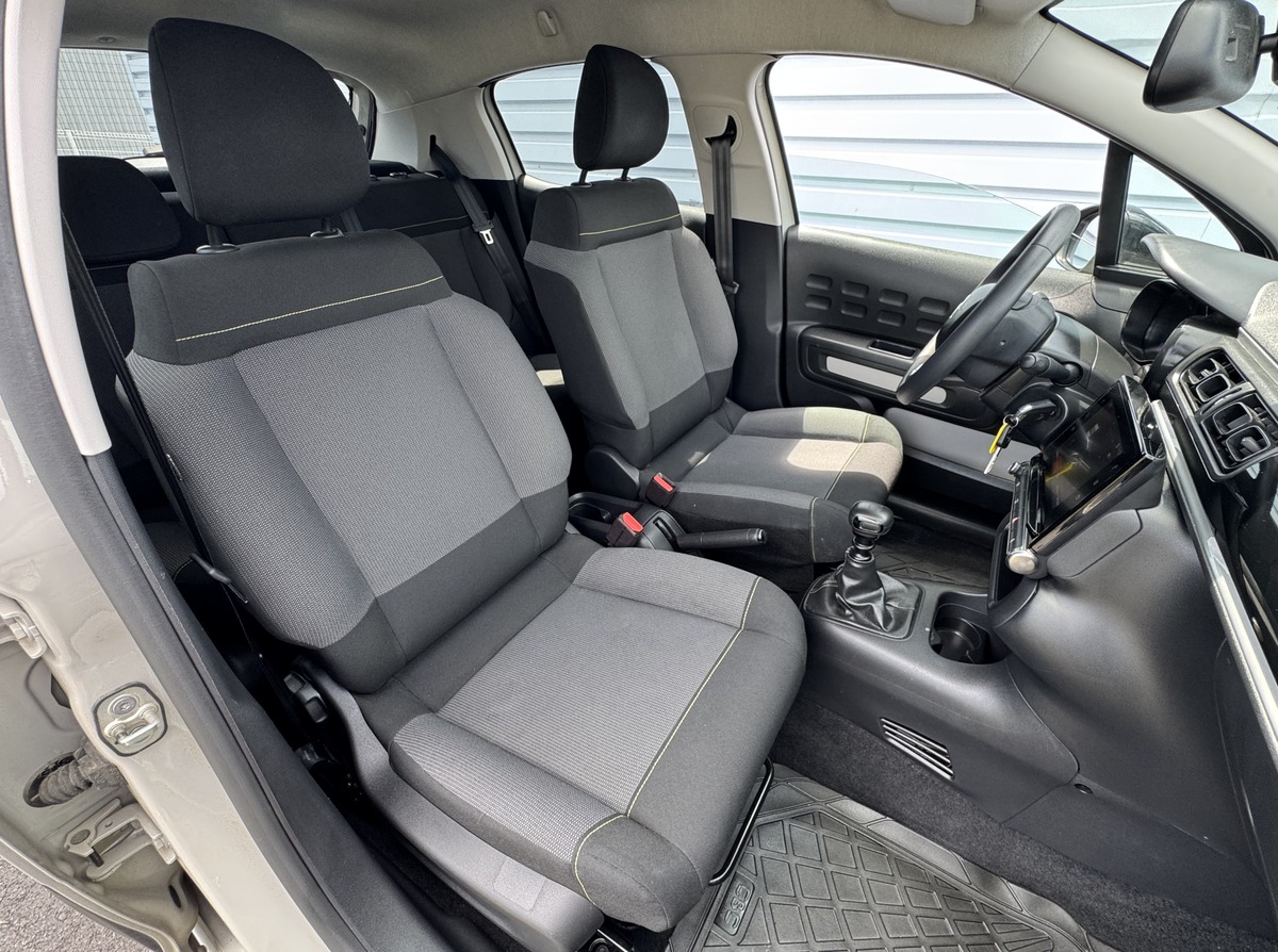 Citroën C3 (2) C-SERIES 1.5 BLUEHDI 100 Ch / 1ere MAIN / LEDS VISION / CARPLAY / CLIM - 86500 kms