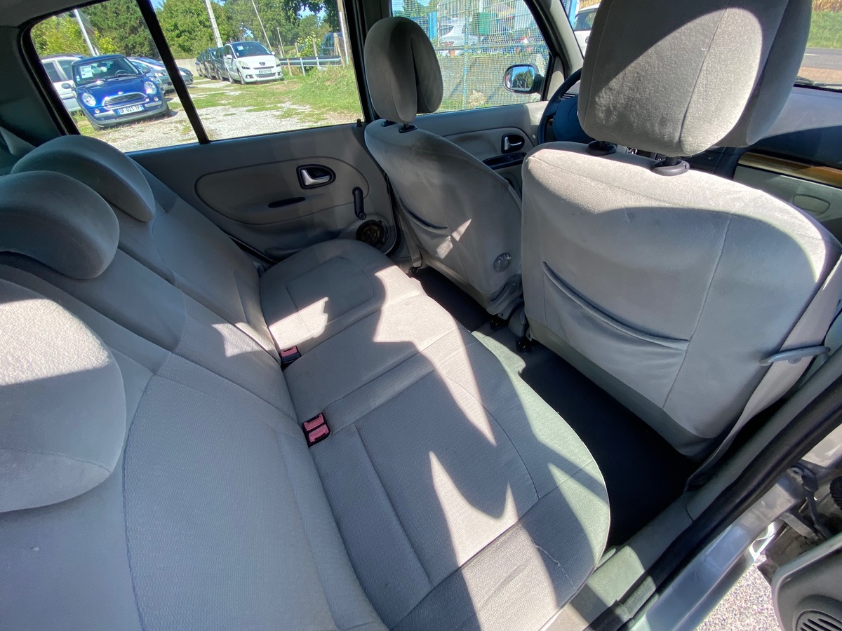 RENAULT Clio 2 1.4i 100cv 200000km