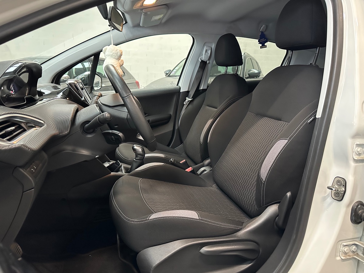 Peugeot 208 1.2 PURETECH 82cv STYLE 5P