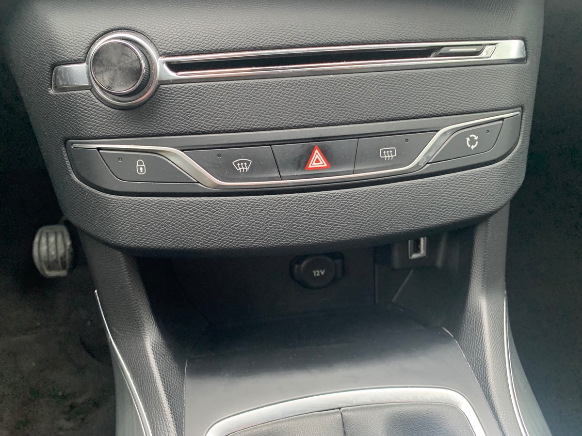 Peugeot 308 SW 130 ch | Allure | Régulateur vitesse | Mirror Screen | Attelage | Radars stationnement