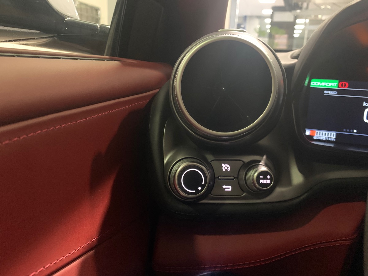 Ferrari GTC4LUSSO T 610 ch | V8 3.9 | Dernière révision constructeur à 22209 kms en 02/2025