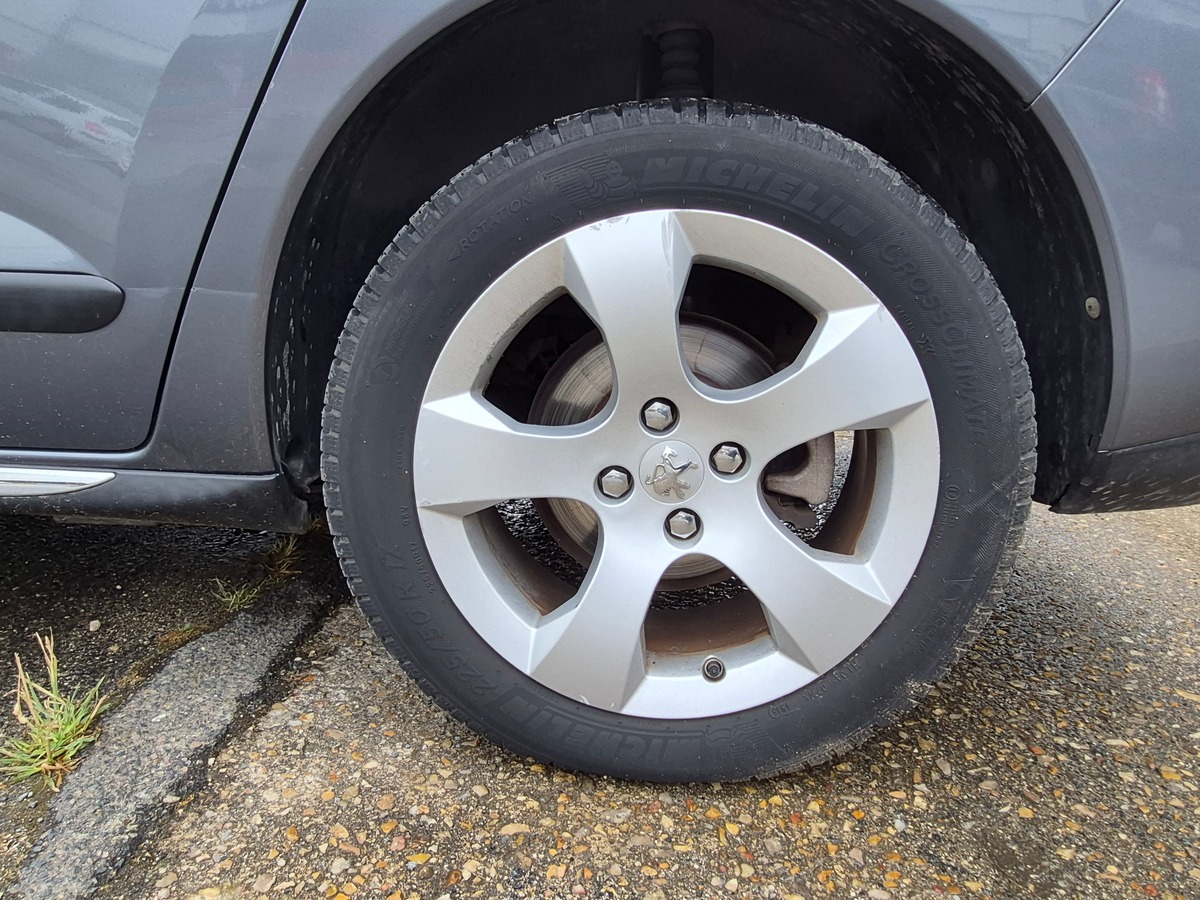 Peugeot 3008 1.6 HDI 16V 112ch FAP BMP6 Blue Lion Premium Pack