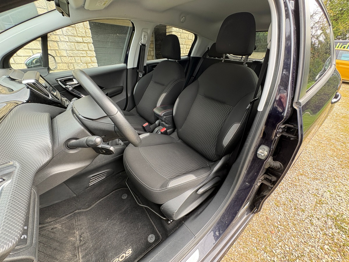 Peugeot 208 VTI - 82CH - STYLE - DISTRIBUTION OK