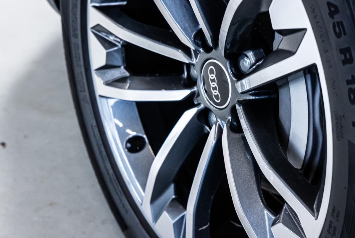 Audi A4 Allroad V 40 TDI 204ch Avus quattro S tronic 7 Attelage Phares LED matrix Caméra