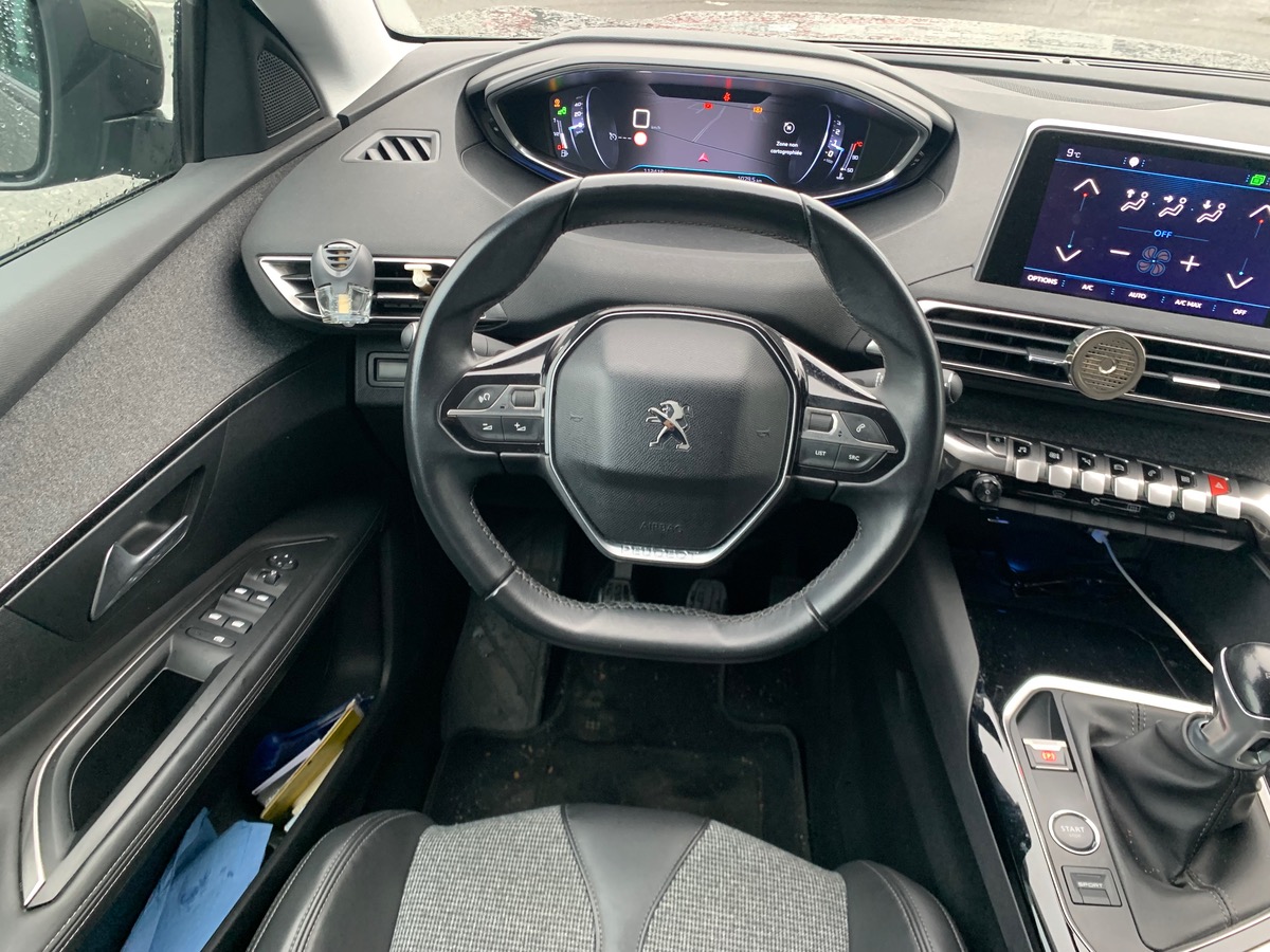 Peugeot 3008 130 ch | Allure business | Mirror link | Caméra recul | Coffre assisté électriquement