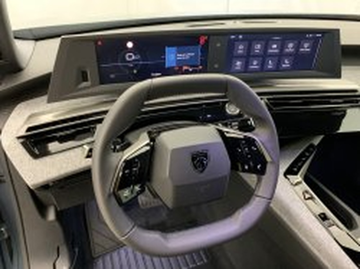 Peugeot 3008 NEW CROSSOVER 3008 Hybrid 145 e-DCS6 Allure