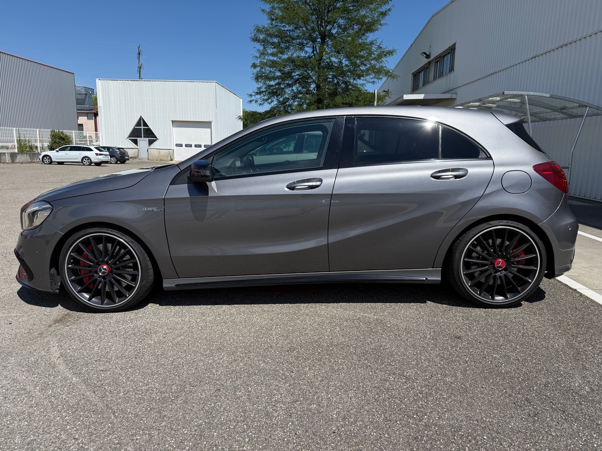 Mercedes-Benz A 45 AMG 4MATIC 2.0L 381cv 7G-DCT, Échappement performance, Suspension pilotée