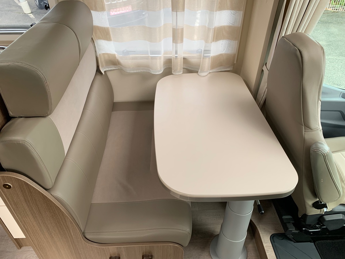 Ford Challenger 155 ch | 2,2 litres | GENESIS 288 EB Profilé | 3 Couchages | Caméra de recul