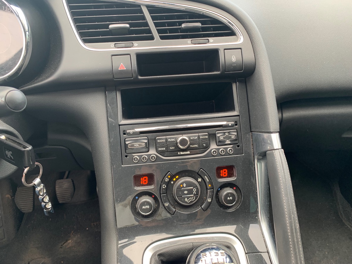 Peugeot 3008 115 ch | GPS | Bluetooth | Régulateur de vitesse | Sièges rang 2 rabattables à plat