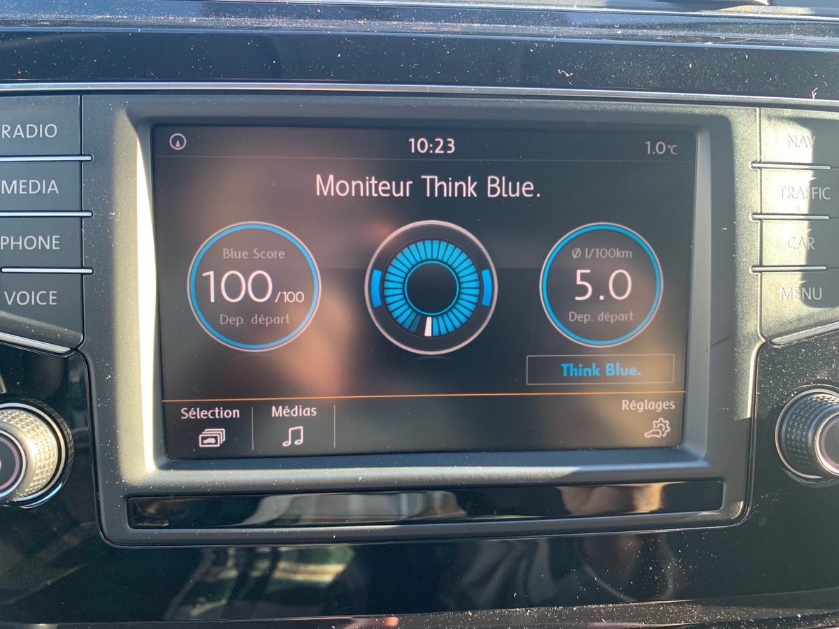 Volkswagen Touran 110 ch | 7 Places | Attelage | GPS | Radar de Stationnement Avant et Arriére