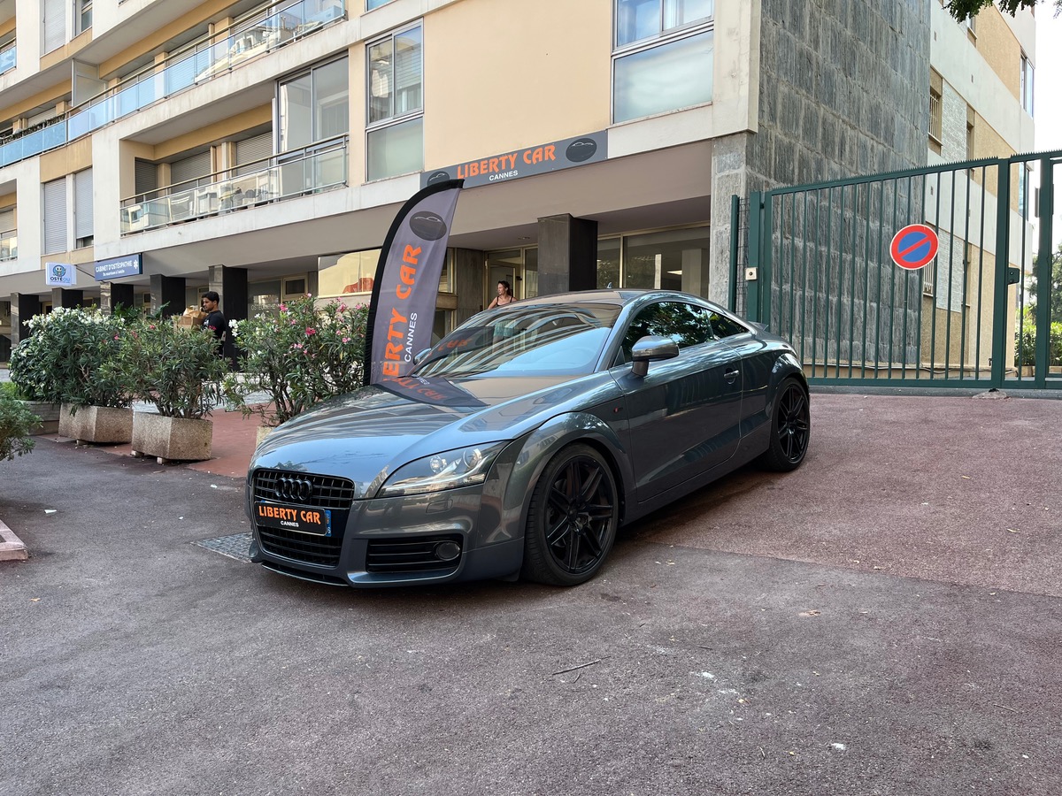Audi TT 2.0 TFSI 200 cv / S line/  GPS / Jantes noires / Feux teintés  / intérieur cuir