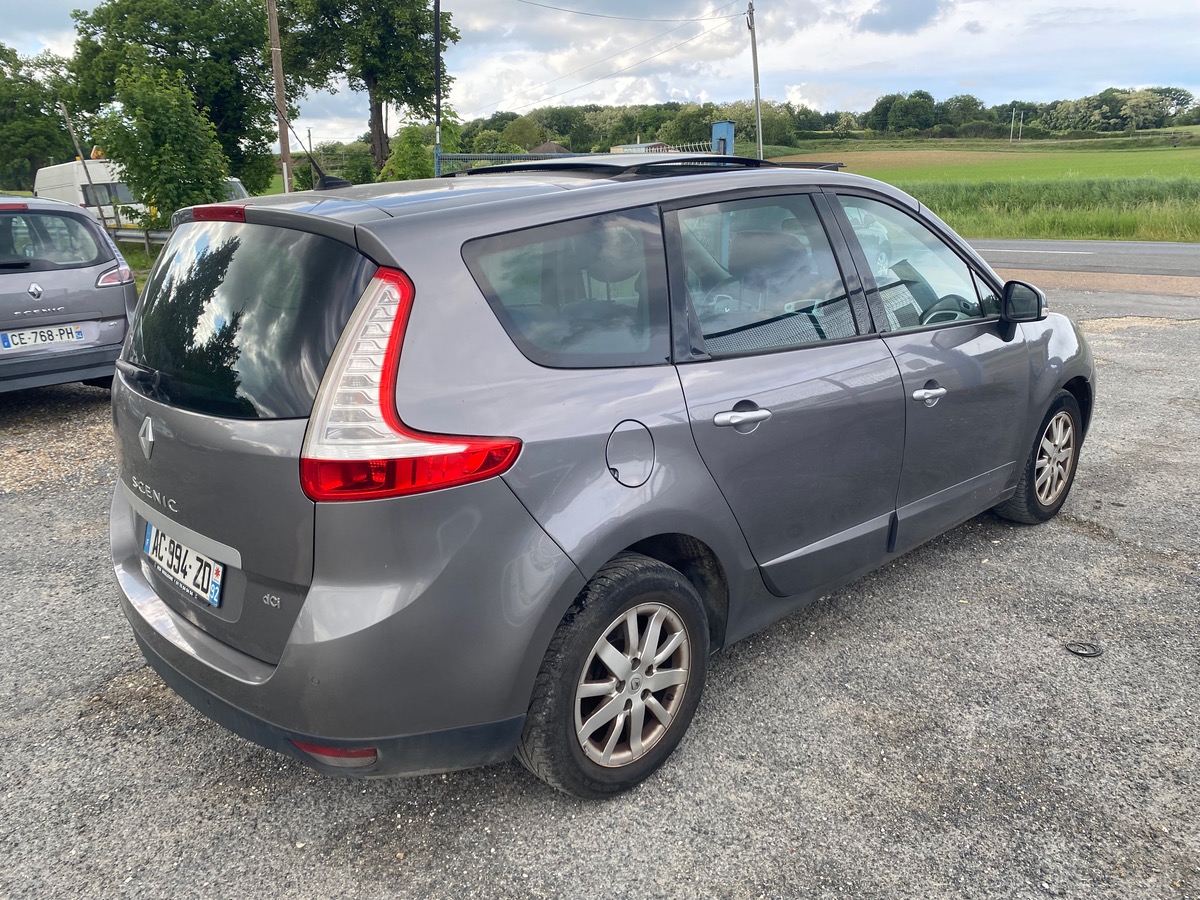 RENAULT Scenic III 3 1.9 dci 130cv 1ere main petit prix aucun frais à prévoir 