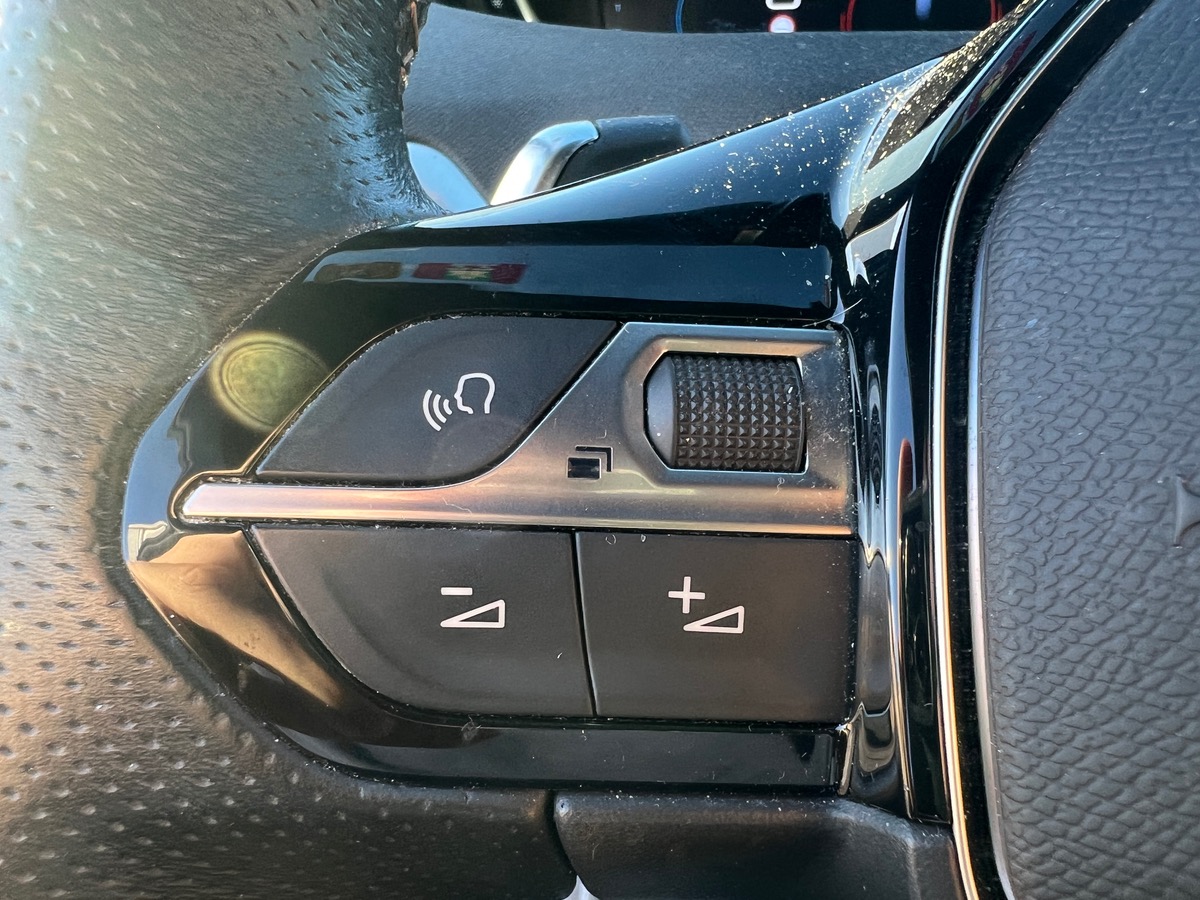 Peugeot 3008 HYbrid4 300cv GT EAT8, SUIVI COMPLET PEUGEOT, TOIT OUVRANT, SIEGES CHAUFFANTS/ MASSANTS