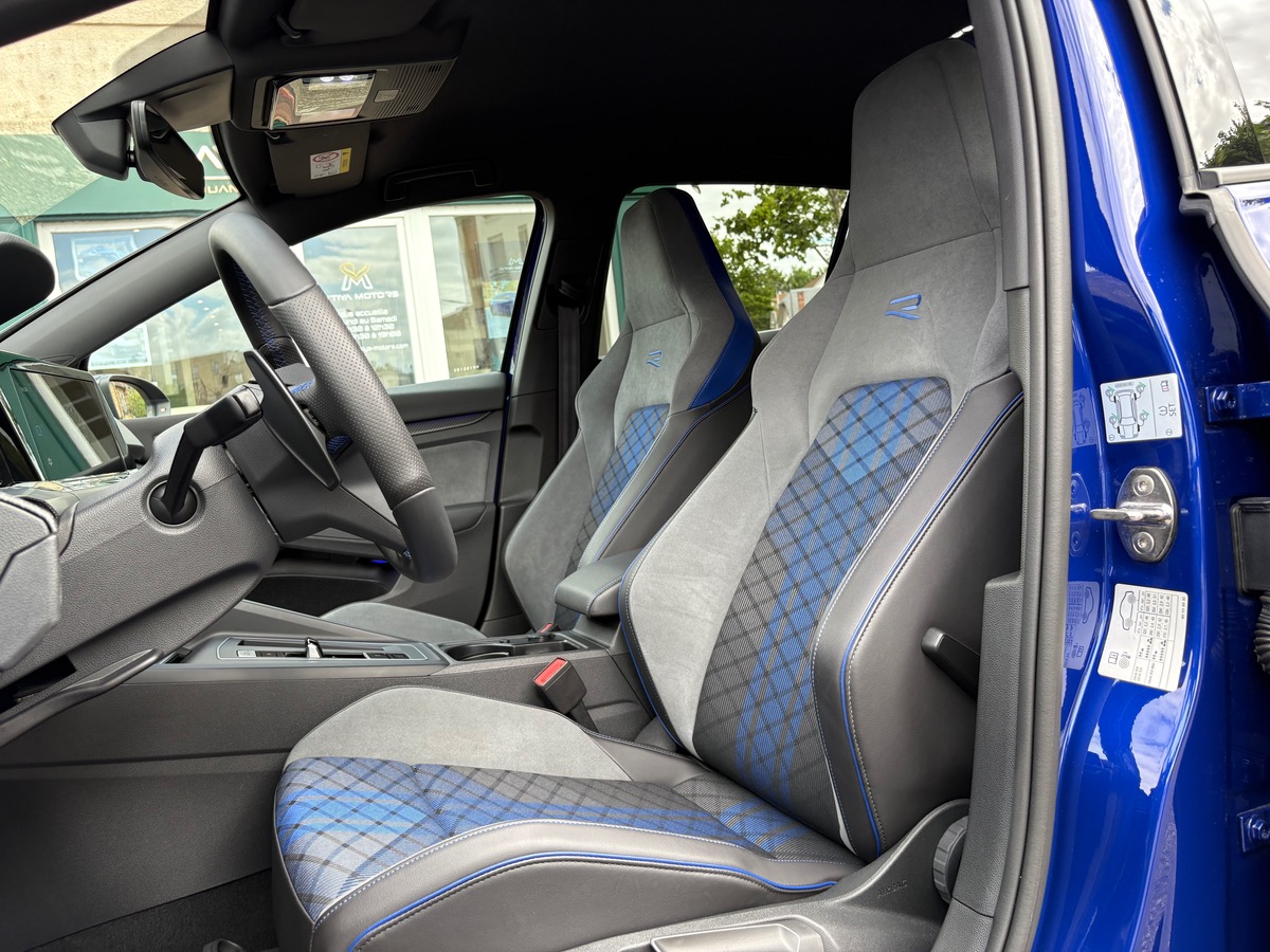 Volkswagen Golf VIII R 4Motion 2.0 TSi 16V BMT DSG7 320 cv Boîte auto