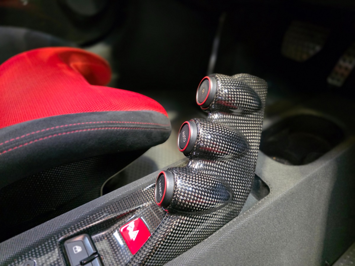 Ferrari 458 SPECIALE 4.5 605 ORIGINE FRANCE // ROSO CORSA /  BANDES NART / HARNAIS A