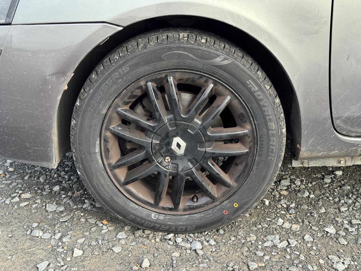 RENAULT Clio 1.6 16V