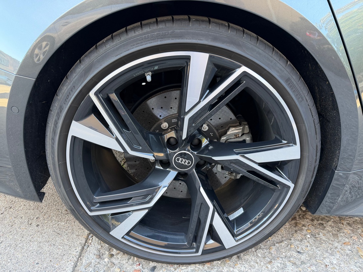 Audi RS6 Avant C8 4.0 V8 600ch FREIN CERAMIQUE / TOIT PANORAMIQUE / SIEGE AV CHAUFFANT VENTILE