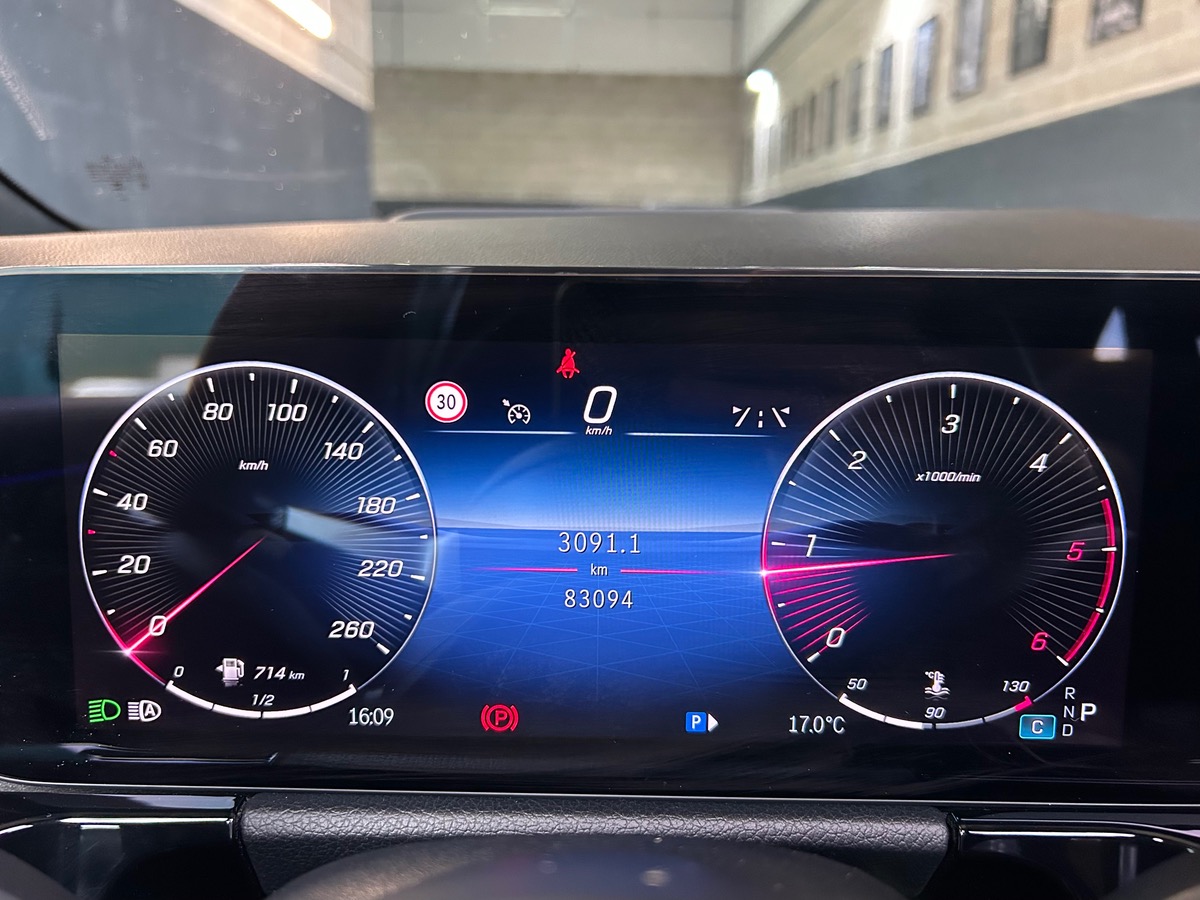 Mercedes Benz GLA 200 D AMG LINE