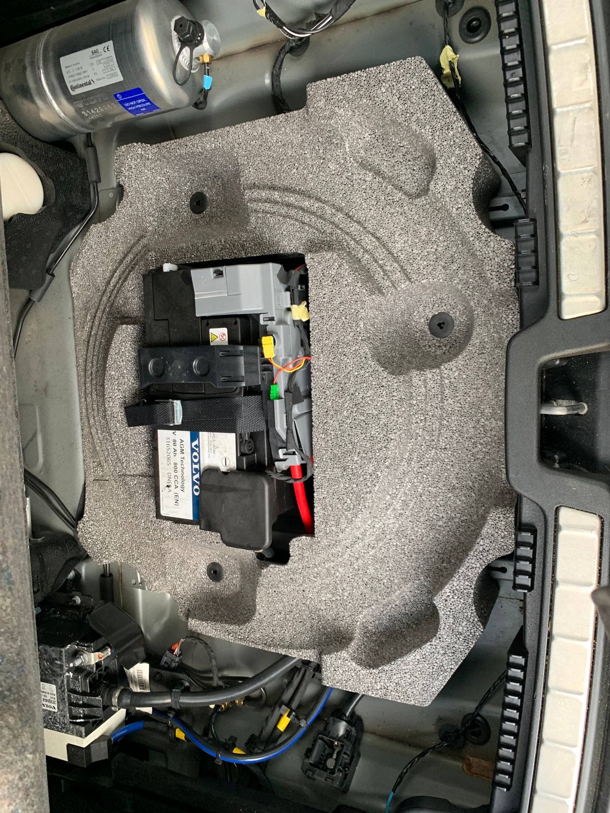 Volvo XC60 197 ch | R-design | Châssis Sport | Jantes Alu 21'' | Sièges Sport | Coffre électrique