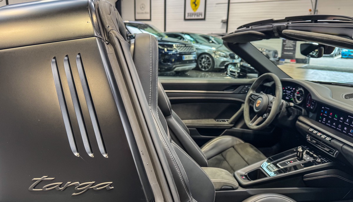 Porsche 911 992 TARGA 4 GTS